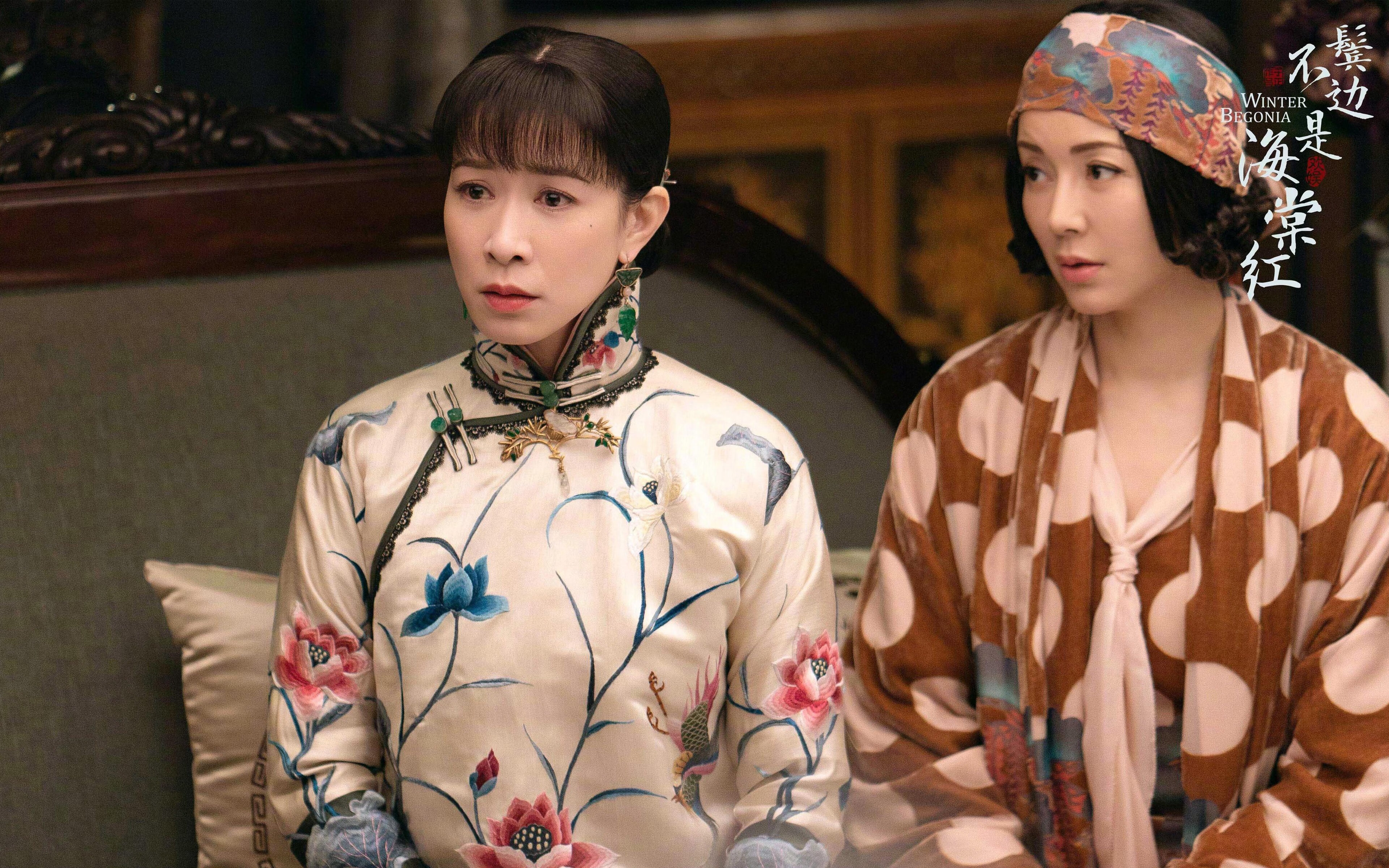 精彩足球比赛轮番上演：世界杯气氛浓烈，世界精彩的足球比赛完整视频