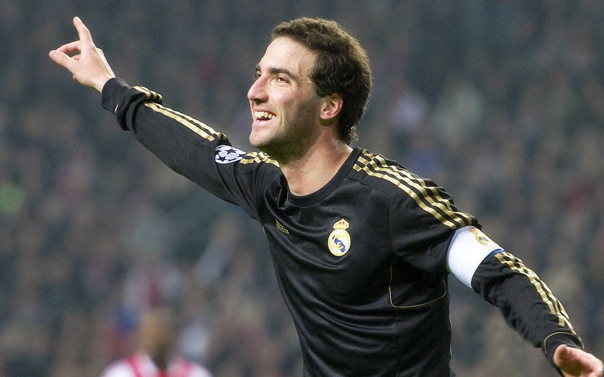 开云体育网站入口-西甲:马德里双雄再起波澜,积分榜前两名难分伯仲,马德里竞技西甲联赛排名